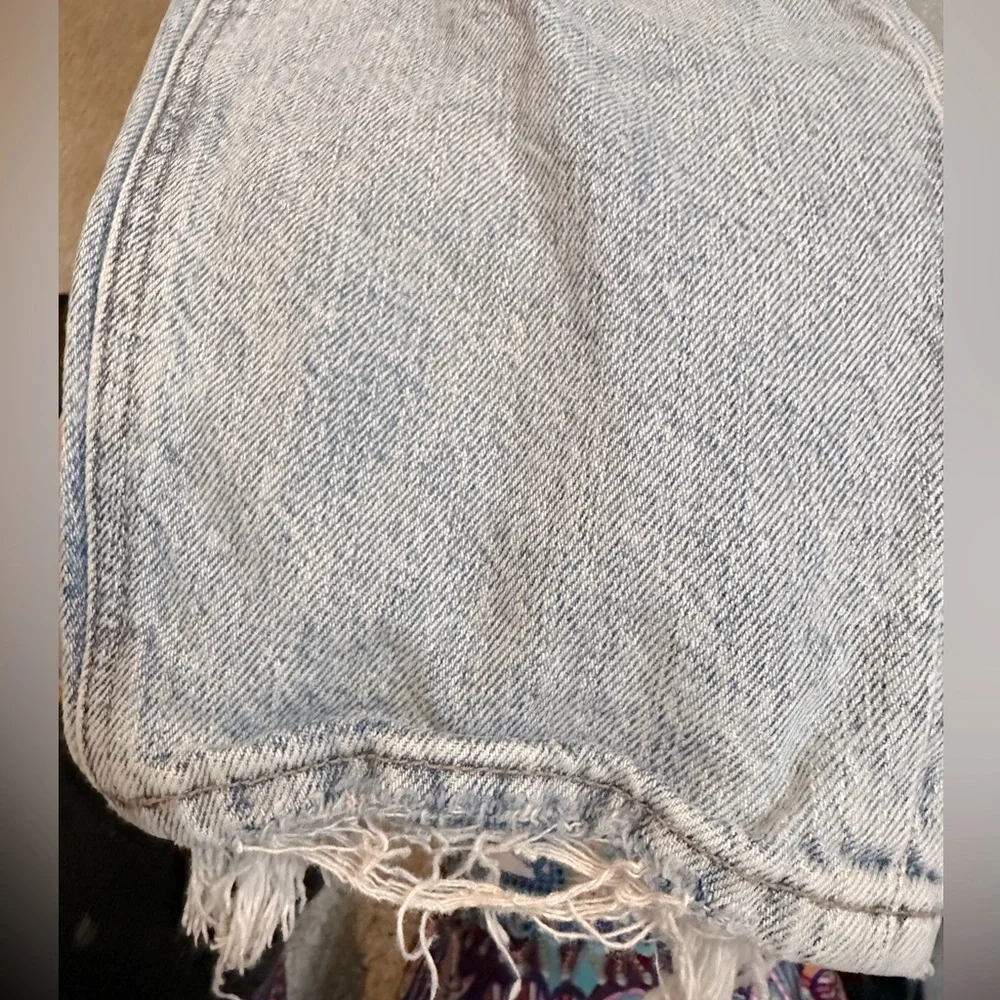 American Eagle High-Waisted Distressed Mom Jeans - Picture 7 of 7